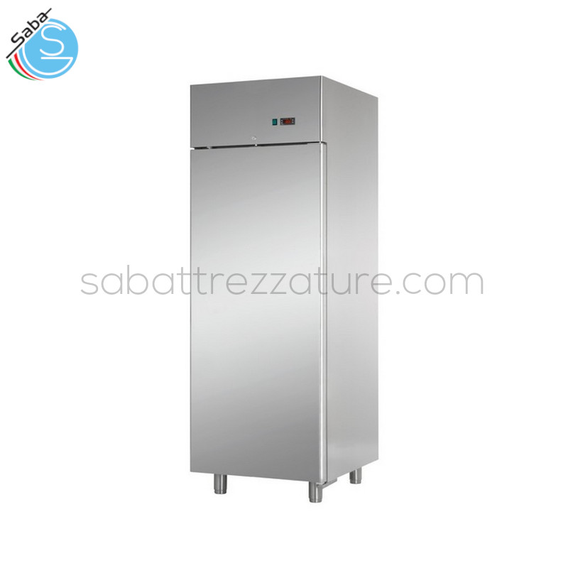 OFFERTA: Armadio refrigerato 600 0/+10 °C 1 porta - Capacità: Lt 600 - Dimensioni: cm 71x70x203/210H - Peso: Kg 100 - Alimentazione: 230 V, 50 Hz  - Assorbimento: W 385