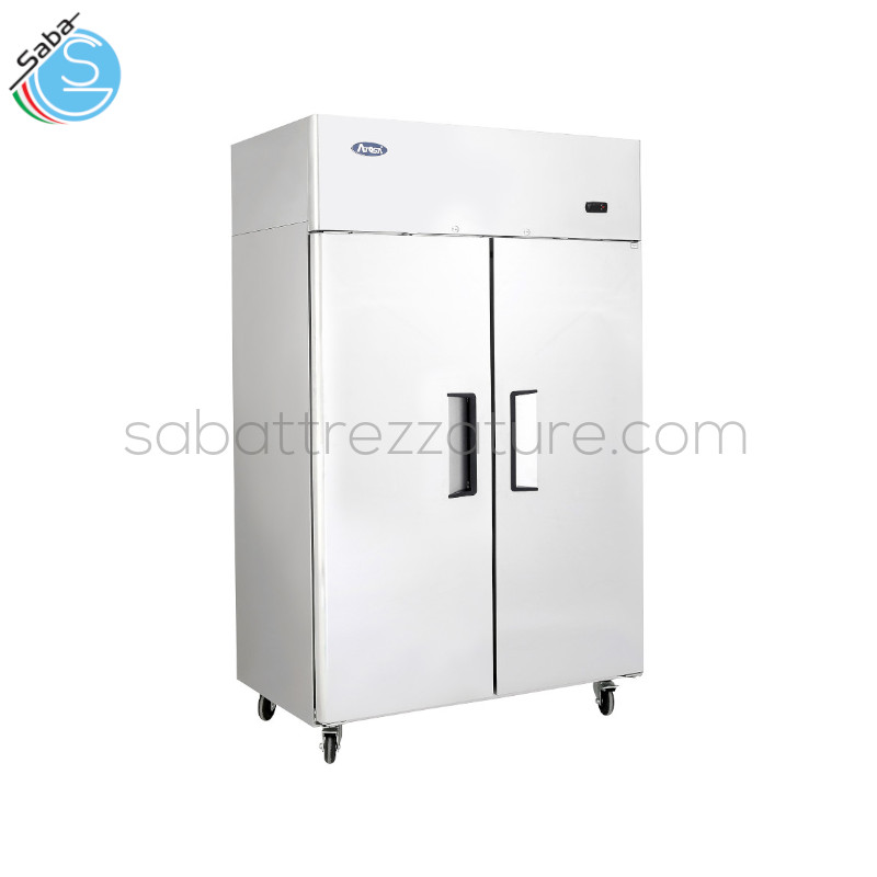 OFFERTA: Freezer BT compatto doppia porta 1200mm - Refrig. Ventilata - Temp. d'esercizio -22°/-17° C - Capacita lorda 900 lt - Numero vani 1 - Dim. est. LxPxH 120x73x194,5 cm - Dim. int. LxPxH 110x54x138 cm - Peso 132 kg - Alim. Monofase - Potenza 750 W