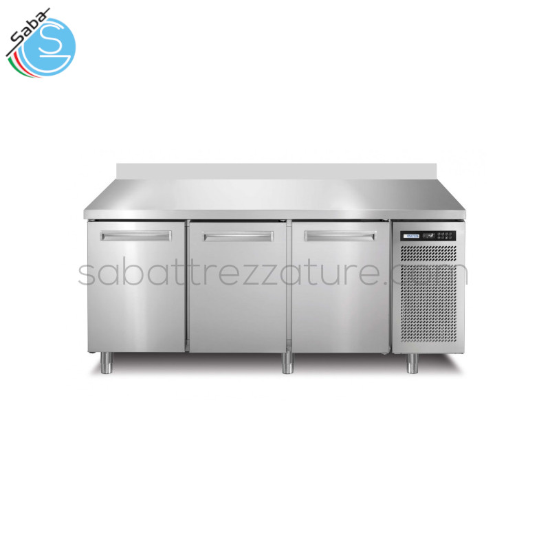 OFFERTA: Tavolo refrigerato 3 porte GN1/1 SPRINGPLUS703TN/A AFINOX - Piano + Alzatina - Range temperatura -2/+7 °C - Classe Energetica A - Consumo energetico Annuo (kWh/annum) 537 - Gas R290 - Dimensioni Esterne (mm) LxPxH 1721x700x850 - Peso Netto (Kg) 124