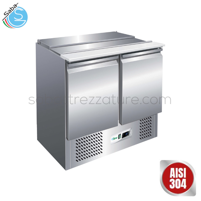 OFFERTA: Saladette refrigerata in Acciaio Inox AISI 304 per insalate GN1/1 statica G-S900 - Dimensioni esterne 900 x 700 x 850(h) mm - Temperatura di lavoro +2°C/+8°C - Capacità 2x GN1/1+3 x GN1/6 240 L - Assorbimento (W) 155 - Tensione 220-240V / 50Hz