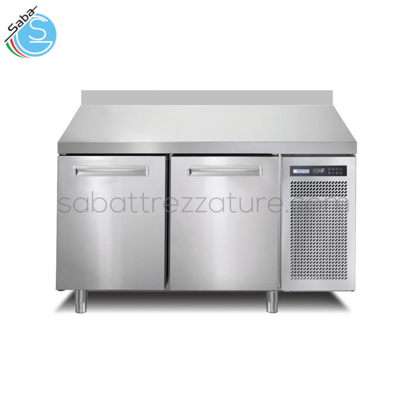 OFFERTA: Tavolo refrigerato 2 vani EN400x600 ventilato - Piano + alzatina - Range temperatura -2/+7° C - Dimensioni Esterne (mm) LxPxH 1450x800x850 - Classe Energetica A - Alimentazione (V/P/Hz) 230/1/50 - Peso netto (Kg) 130