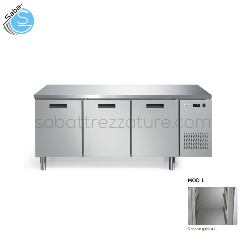 OFFERTA: Tavolo refrigerato 3 porte FRESH PLUS 3P L AFINOX - Piano dritto - Range temperatura +2/+7 °C - Classe Energetica D - Consumo energetico Annuo (kWh/annum) 1722 - Gas R290 - Dimensioni Esterne (mm) LxPxH 1926x700x850 - Peso Netto (Kg) 123